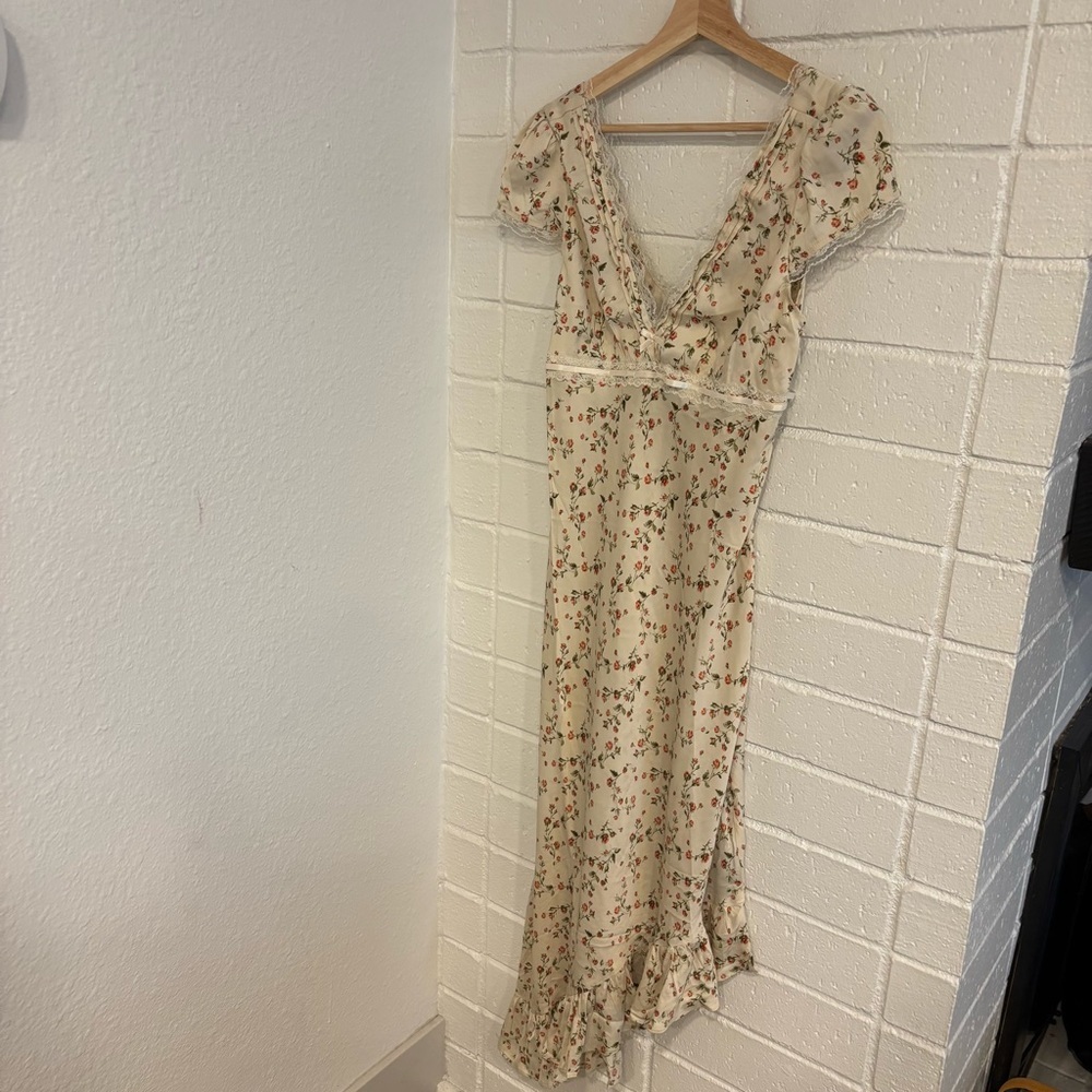 NWOT urban outfitters kimchi blue midi dress with roses and lace - Picture 2 of 5